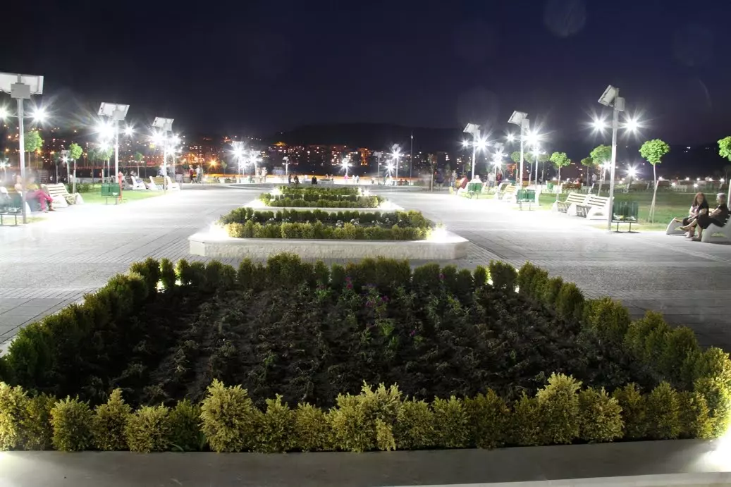 iluminacion zonas publicas Construcción de plazas en Guadalajara