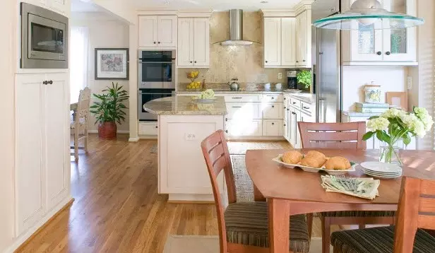 Cocina y comedor juntos en apartamento